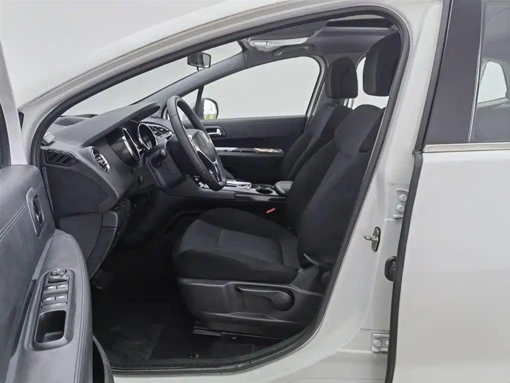 Peugeot 3008 2015 2.0L Automatic Classic Edition фото 10