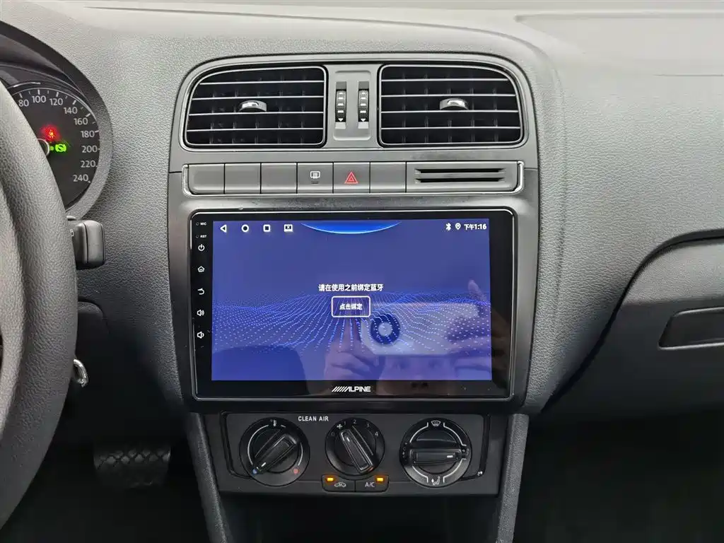 Volkswagen Polo 2016 1.4L Automatic Trend фото 12