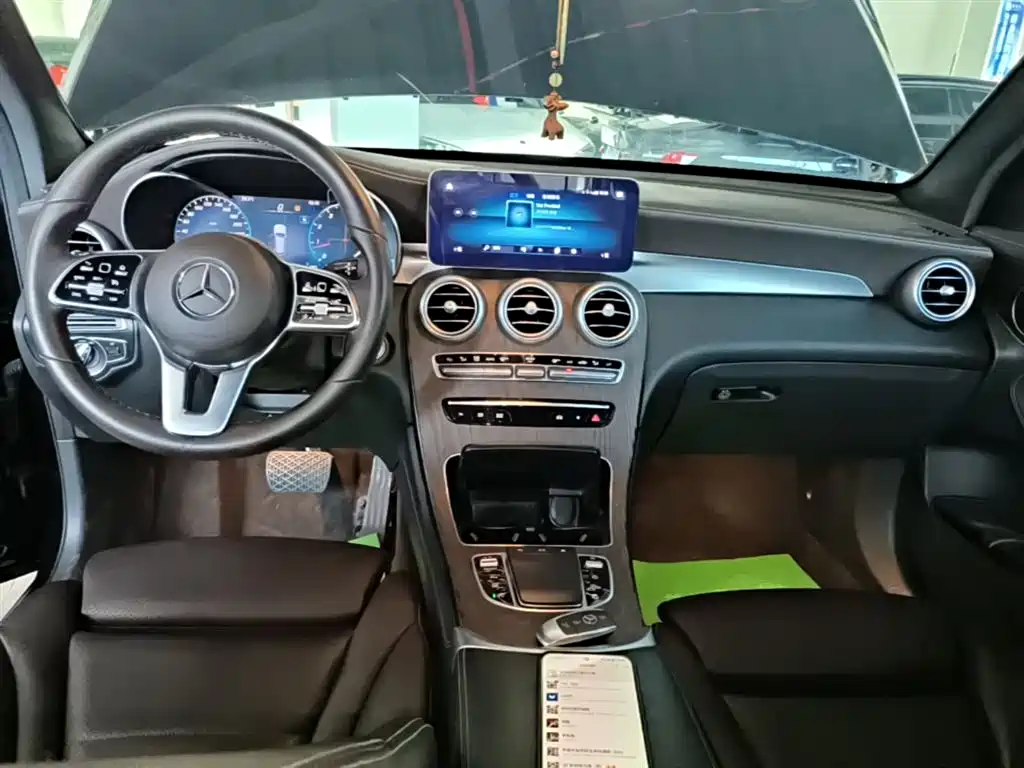 MERCEDES-BENZ GLC