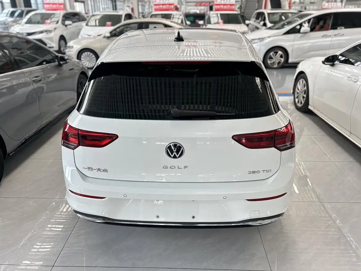 VOLKSWAGEN GOLF