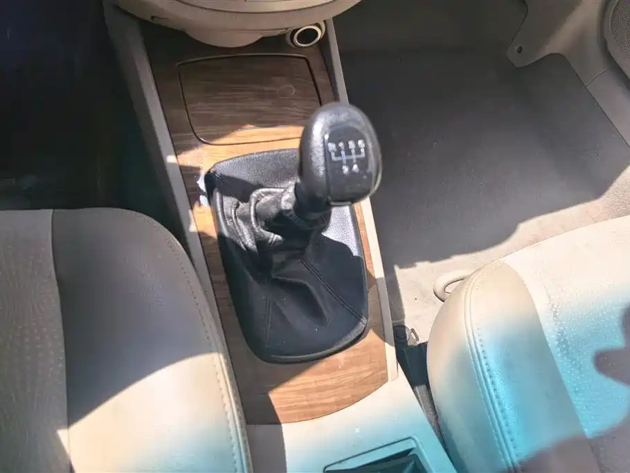 Buick Excelle 2015 1.5L Manual Classic фото 16
