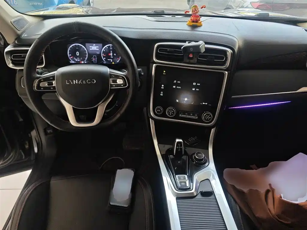 Lynk & Co 01 2017 2.0T AWD Pro фото 10