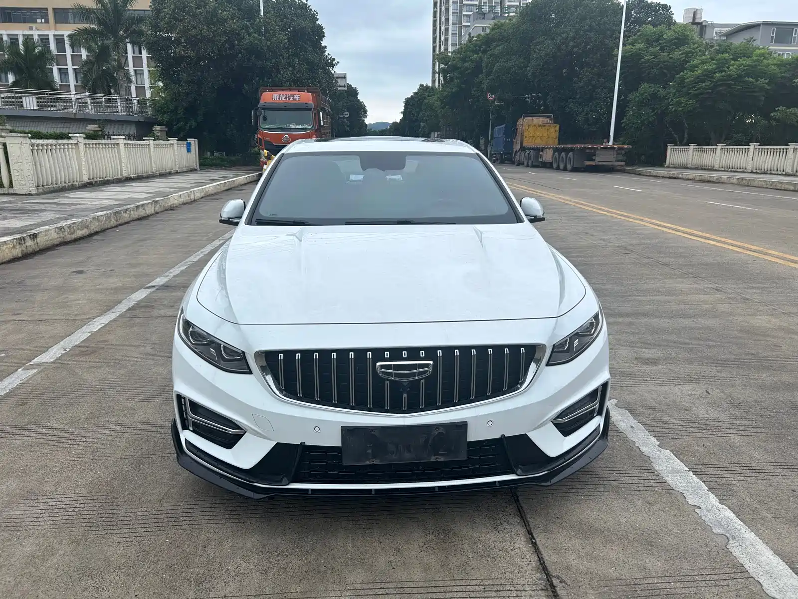 Фото 2 - Geely Preface
