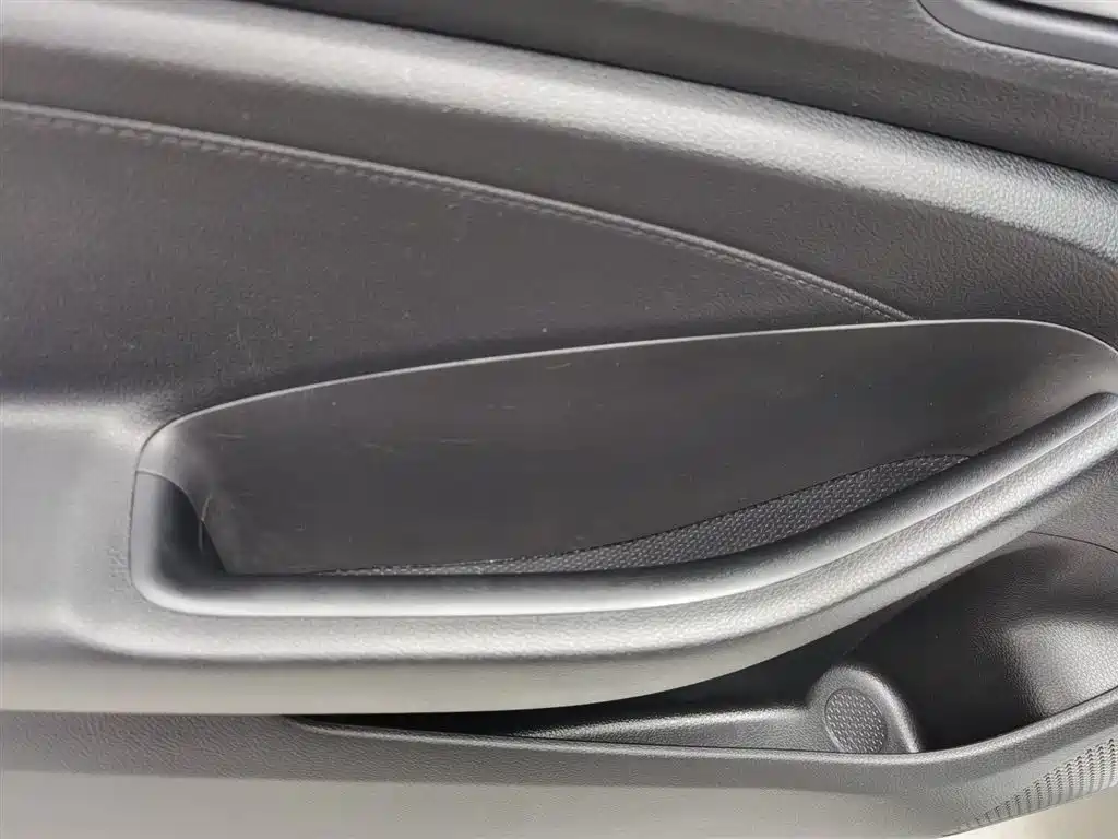 Hyundai Verna 2017 1.4L Manual Renewal Edition China VI фото 9