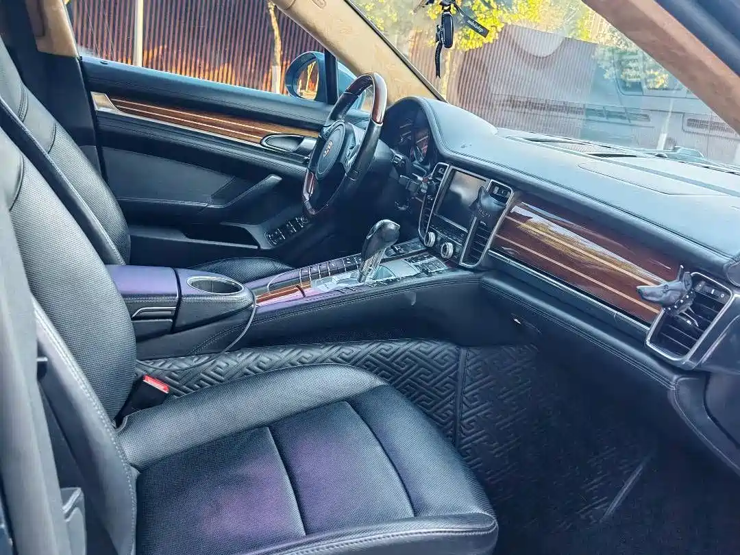 Porsche Panamera 2010 Panamera 4 3.6L фото 9