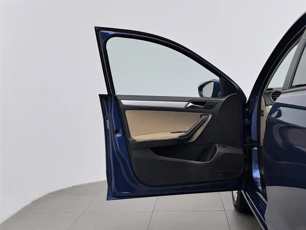 Volkswagen Jetta 2013 1.6L Automatic Comfort фото 8