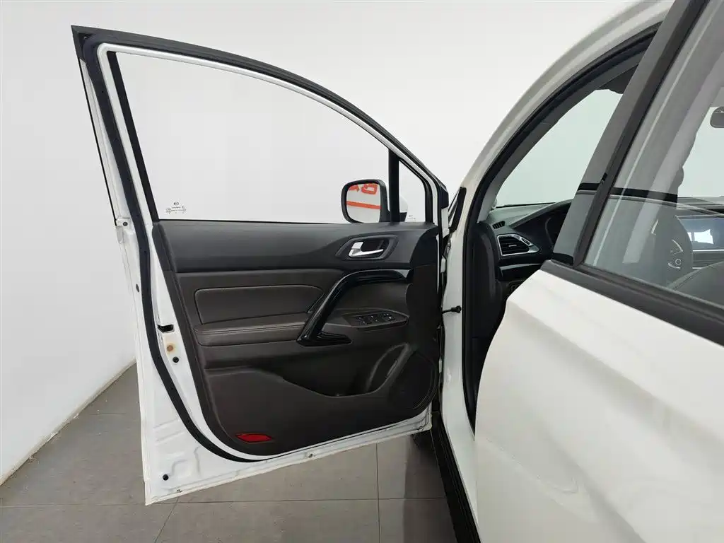 GAC Trumpchi Trumpchi GS4 2017 235T G-DCT 2WD Elite фото 8