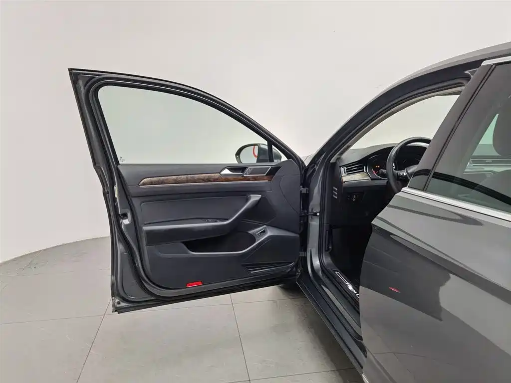 Volkswagen Magotan 2017 330TSI DSG Premium фото 8