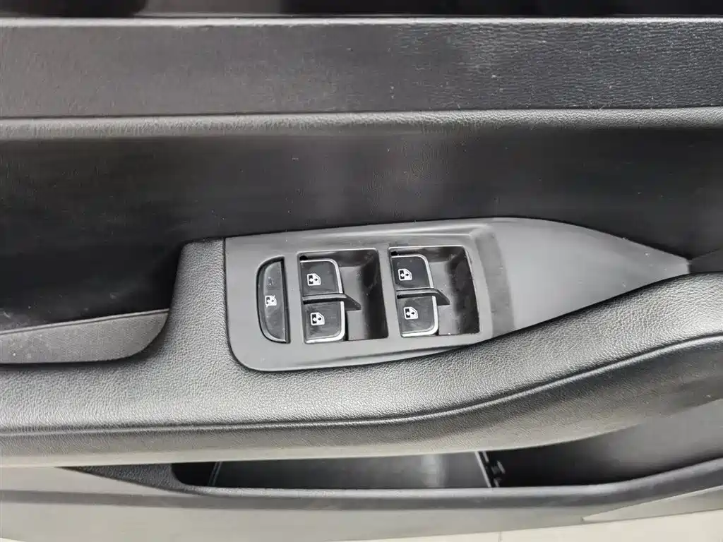 Hongqi H5 2019 30TD Agile Edition фото 9