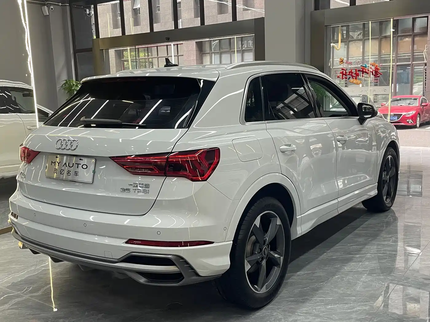 AUDI Q3