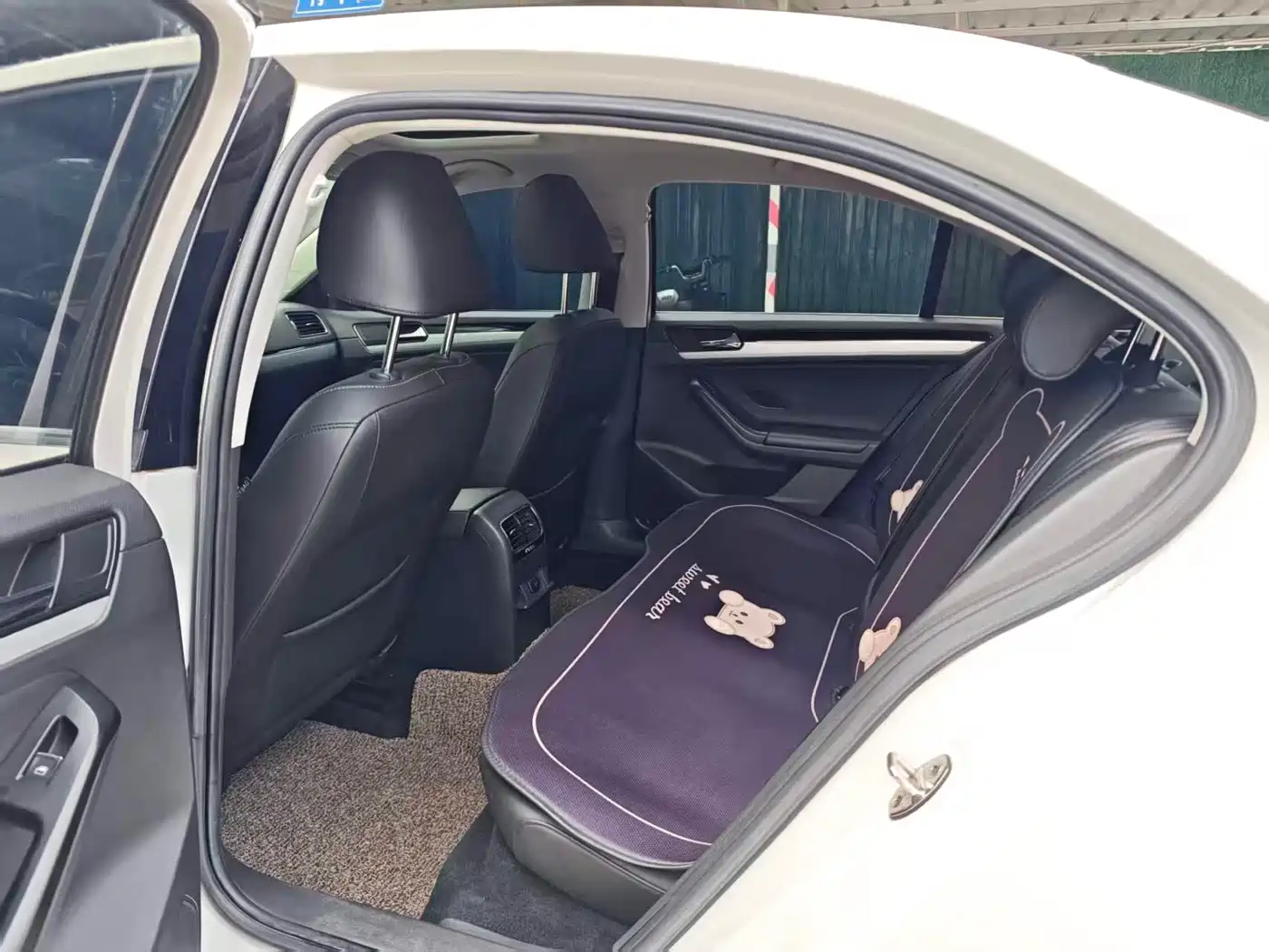 Volkswagen Sagitar 2018 1.6L Automatic Comfort фото 9