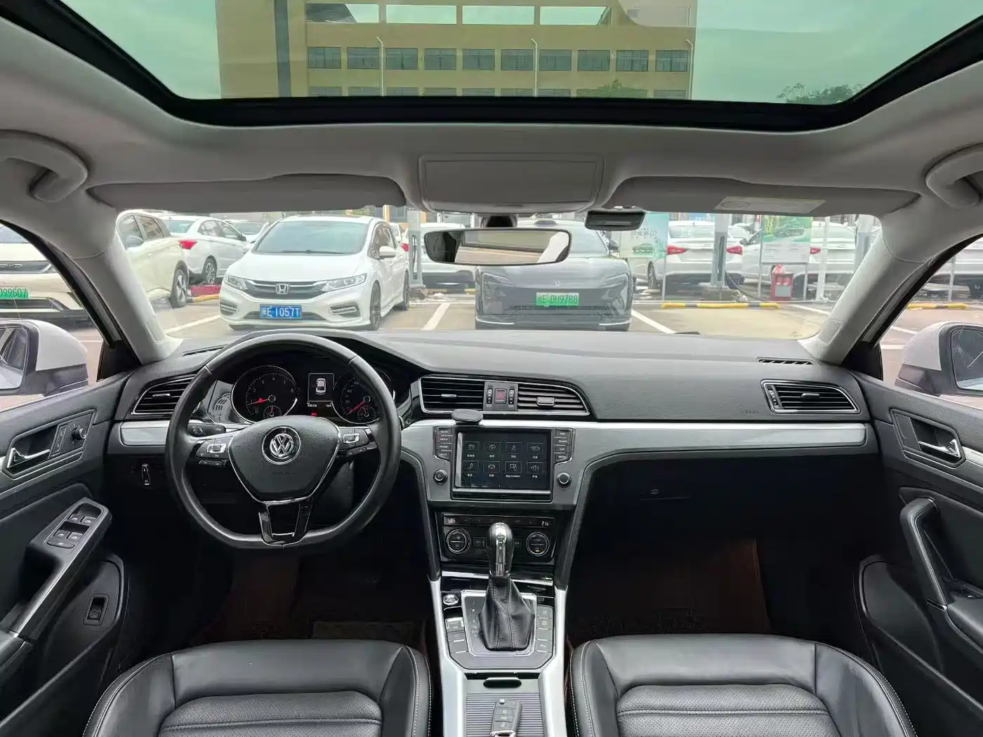Volkswagen Lamando 2018 280TSI DSG Luxury Edition фото 7