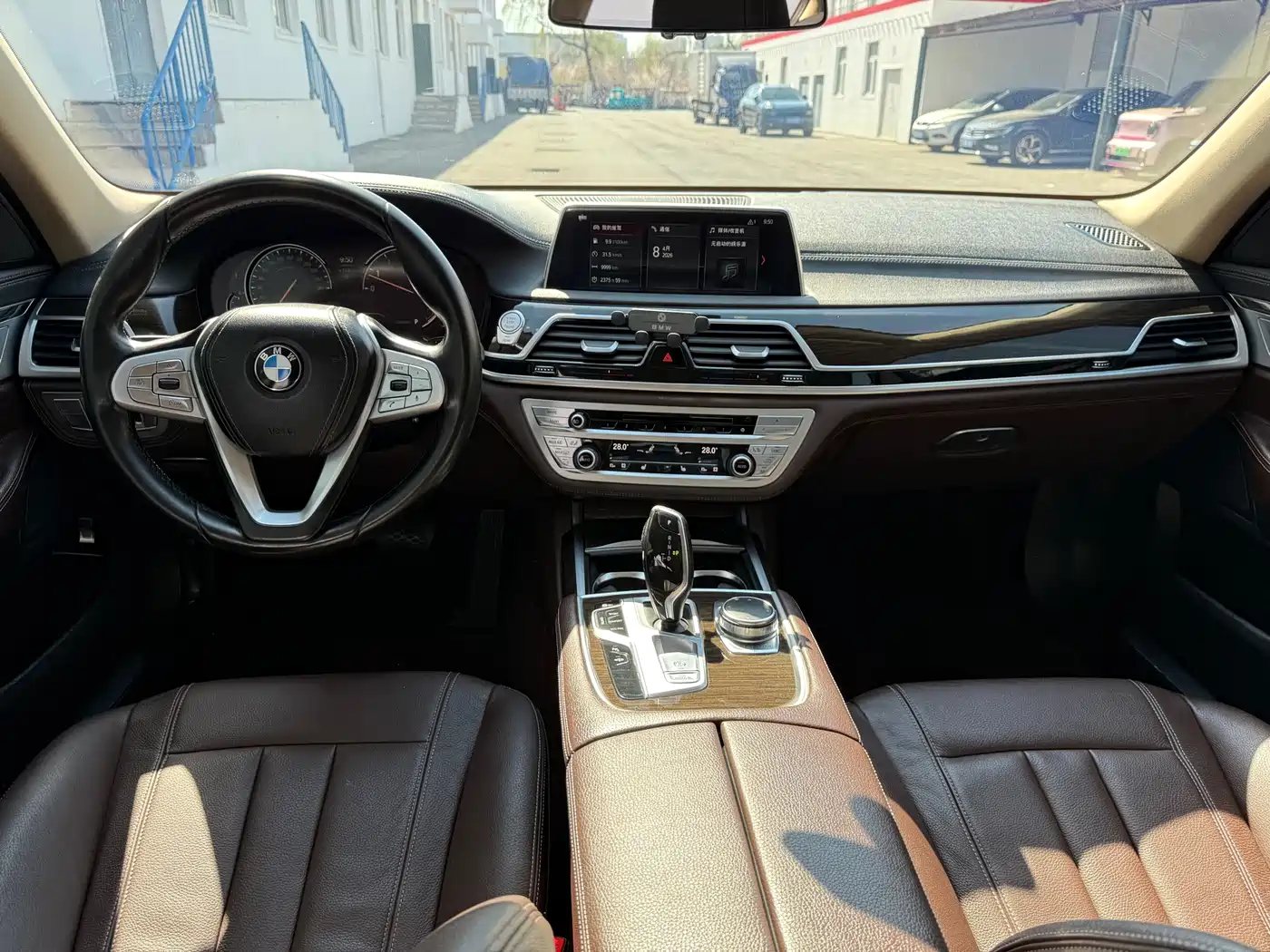 BMW 7 Series 2016 730Li Leading фото 23