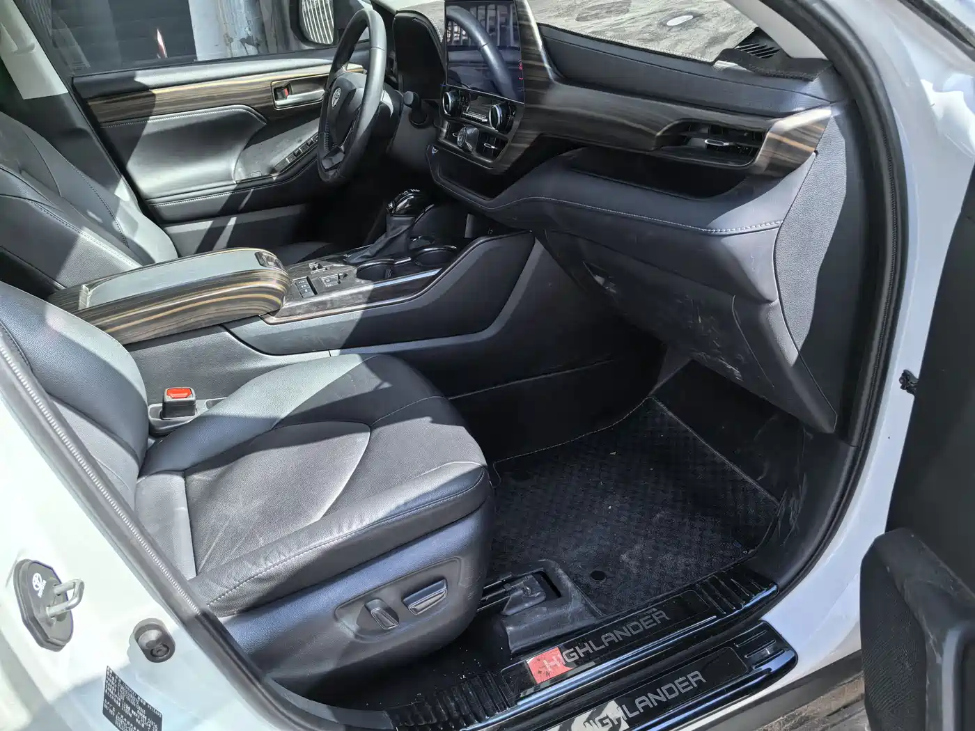 Toyota Highlander 2024 2.5L Smart Hybrid 4WD Premium 7-seater фото 9