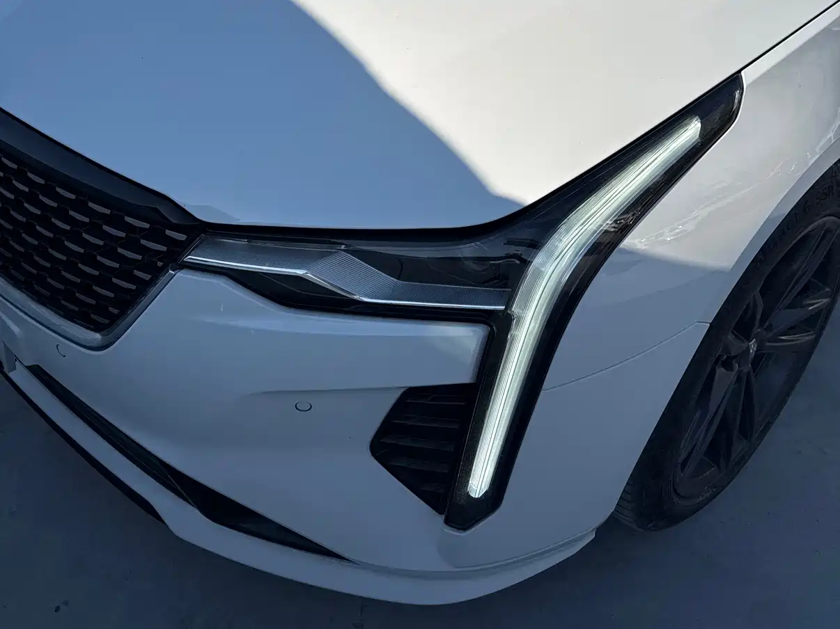 CADILLAC CT4
