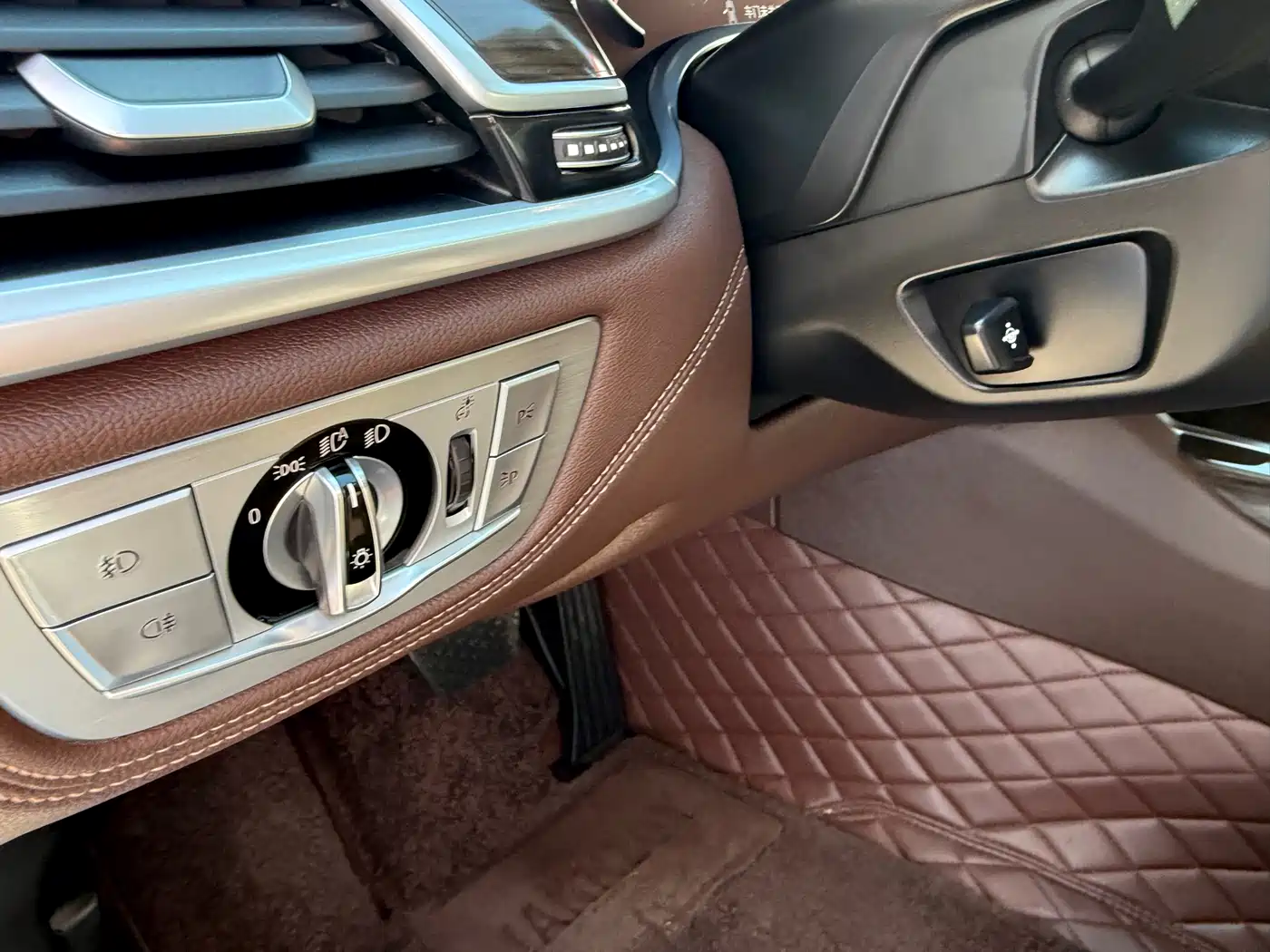 BMW 7 Series 2016 730Li Leading фото 14