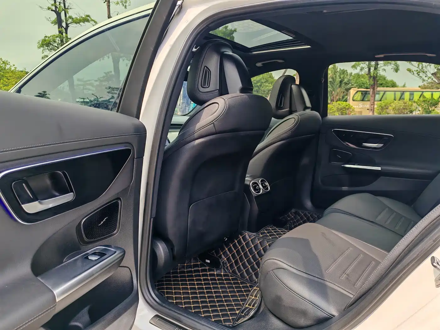 Mercedes-Benz C-Class 2024 C 200 L Sport Edition фото 8