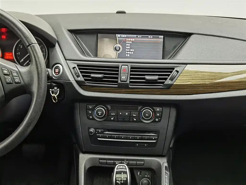BMW X1 (Import) 2012 xDrive20i фото 12
