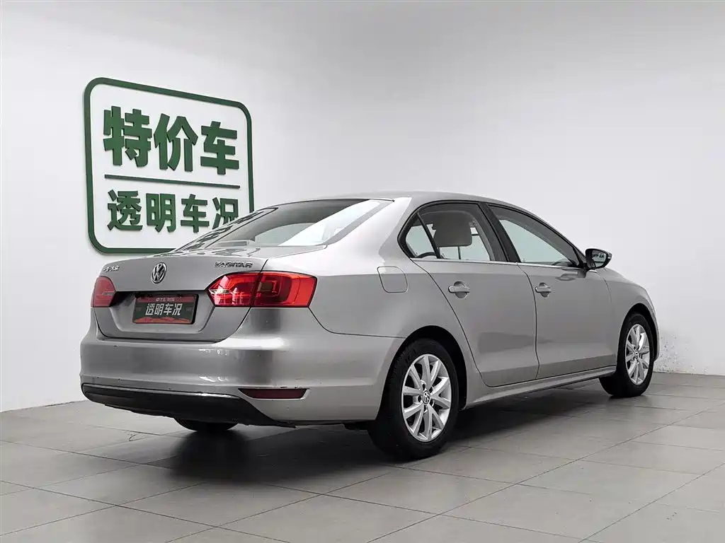 Volkswagen Sagitar 2012 1.6L Automatic Comfort Type фото 2