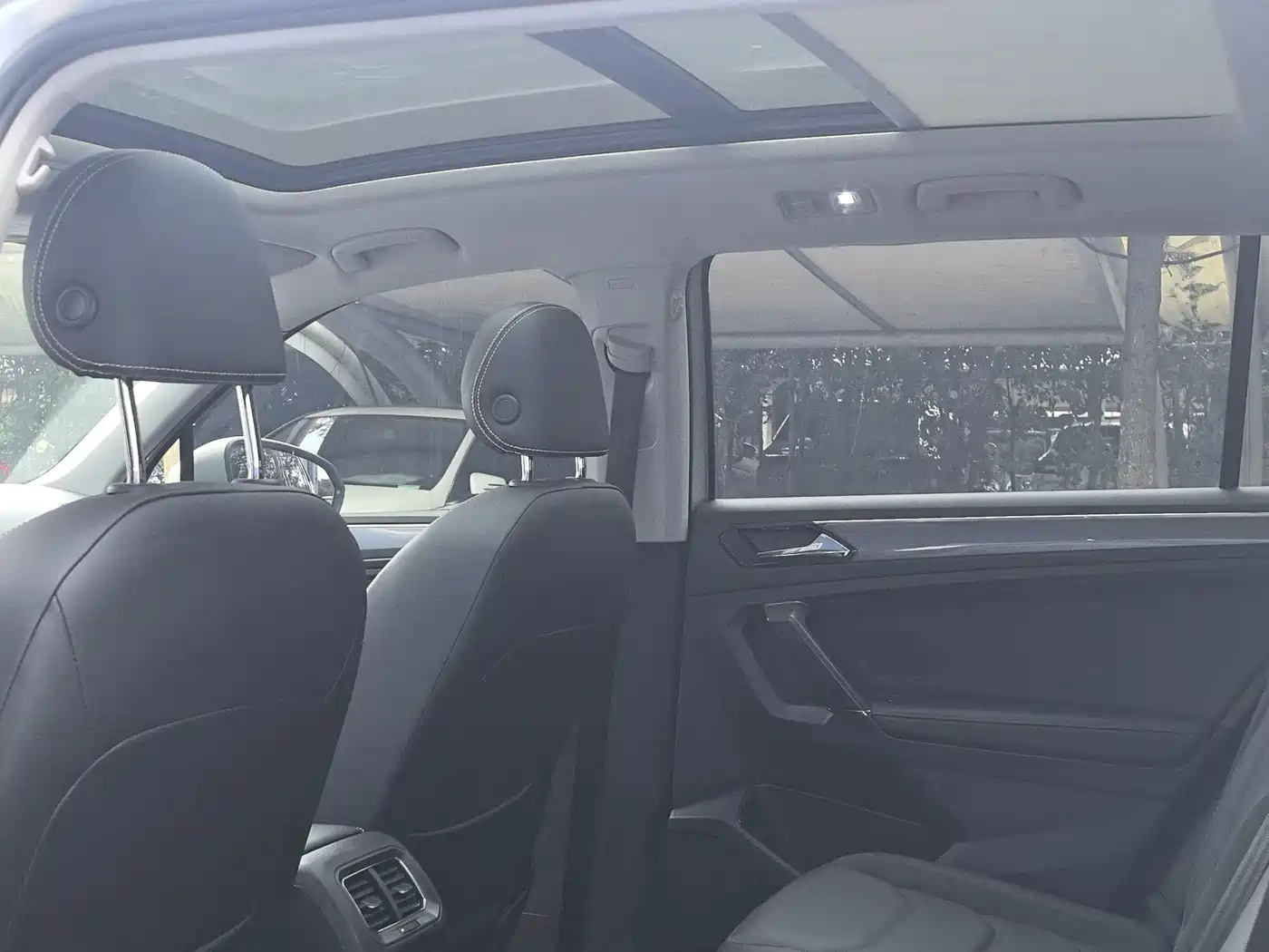 Volkswagen Tiguan L 2021 330TSI Automatic 2WD R-Line Premium фото 8