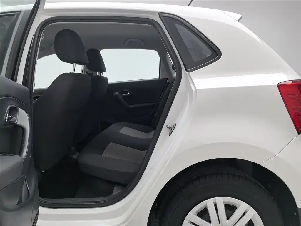 Volkswagen Polo 2016 1.4L Automatic Trend фото 15