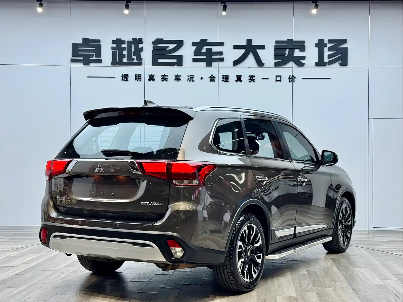 Mitsubishi Outlander 2019 2.4L 4WD Deluxe Edition 7-seater China V фото 7