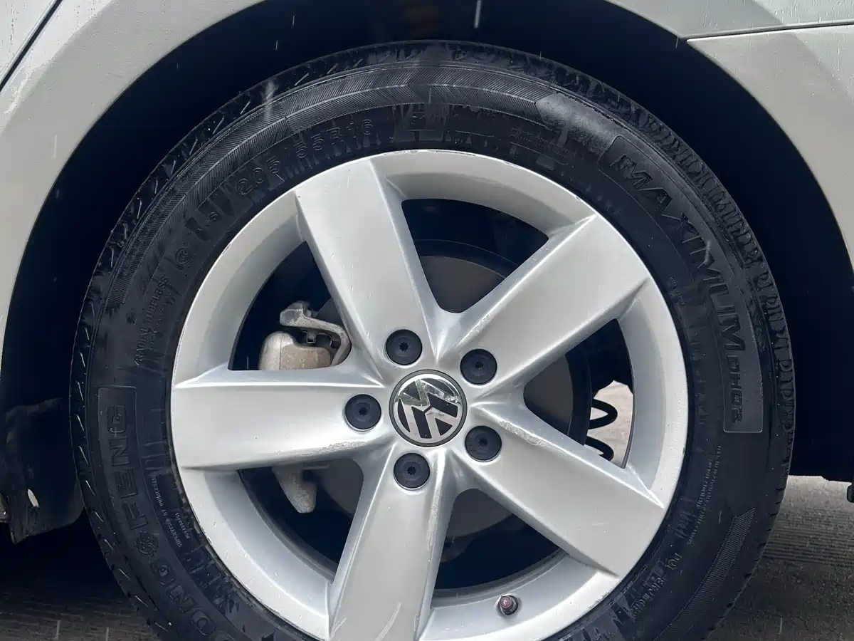Volkswagen Sagitar 2012 Model 1.6L Automatic Fashion фото 14