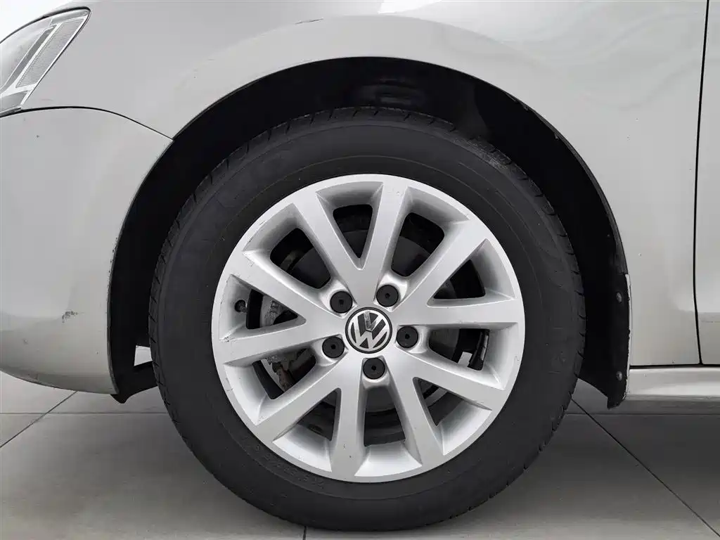 Volkswagen Sagitar 2012 1.6L Automatic Comfort Type фото 17