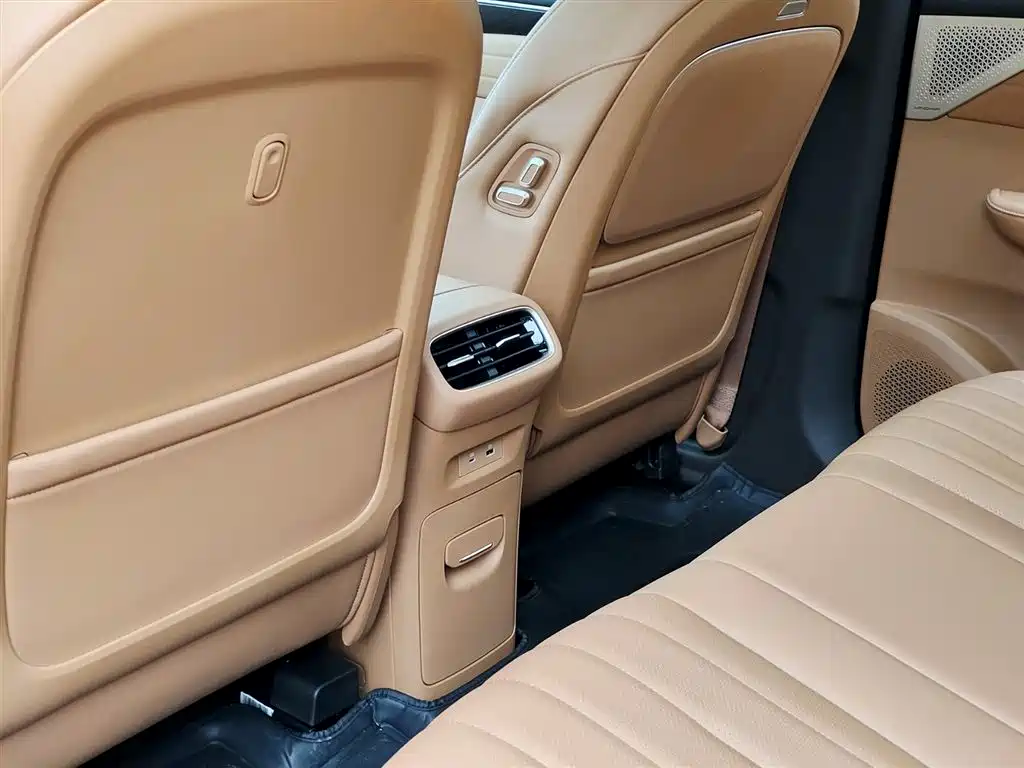 Dongfeng Aeolus L8 2025 2025 Plug-in Hybrid