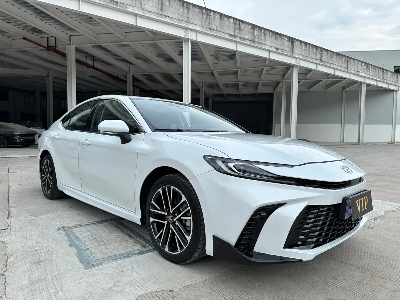 Toyota Camry 2026 Hybrid 2.0HSE Glory Version фото 3