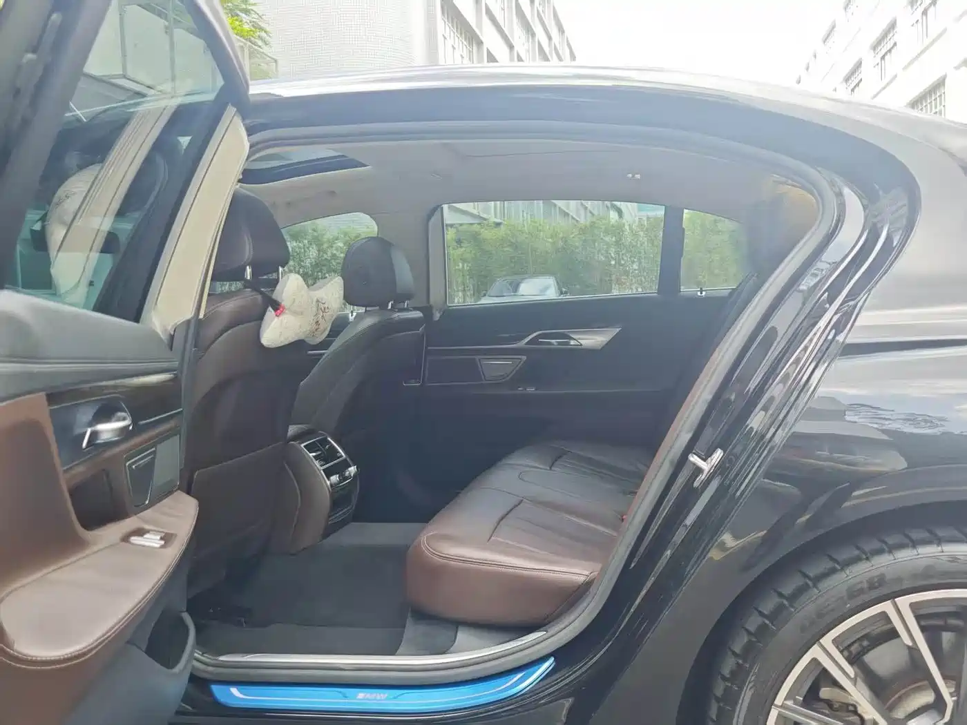 BMW 7 Series 2016 730Li Leading фото 5