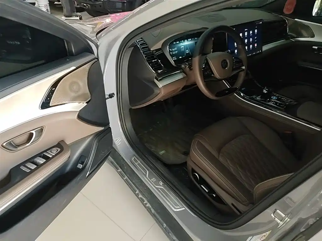 BYD Han 2025 DM-i 125KM Elite фото 16