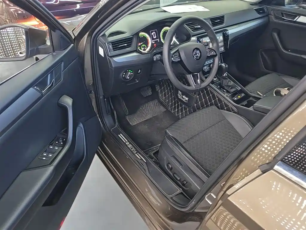 Škoda Superb 2018 TSI330 DSG Comfort Edition China V фото 16