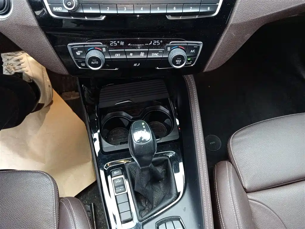 BMW X1 2019 sDrive18Li Premium Model фото 10