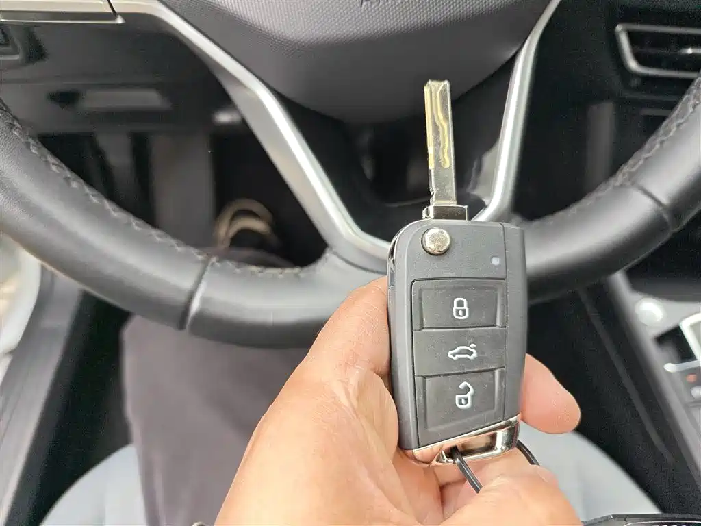Volkswagen Lavida 2023 1.5L Auto Luxury Edition фото 17