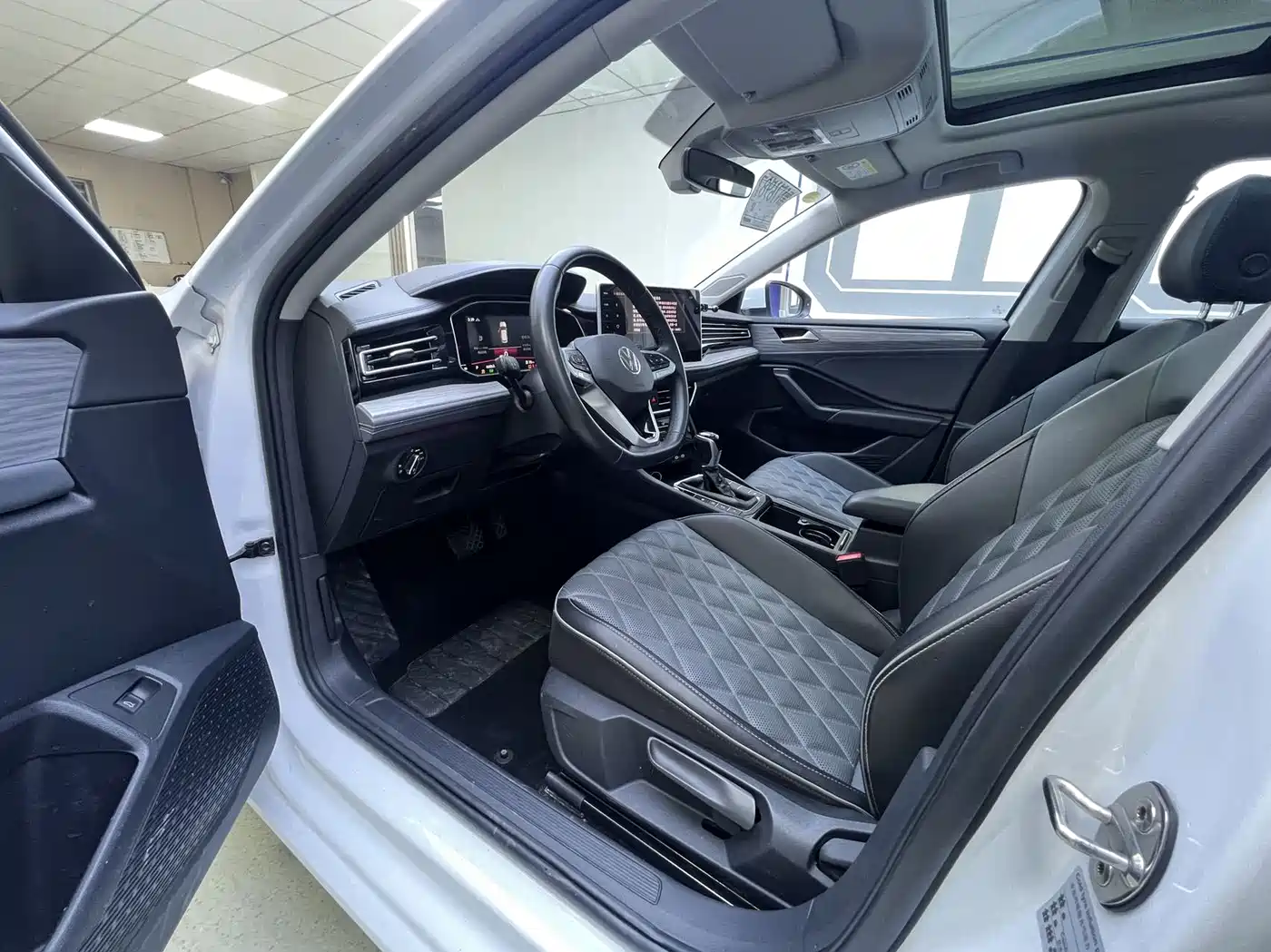 Volkswagen Sagitar 2023 Model Year 280TSI DSG Surpass Edition фото 7