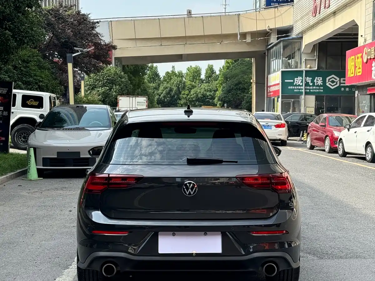 VOLKSWAGEN GOLF GTI