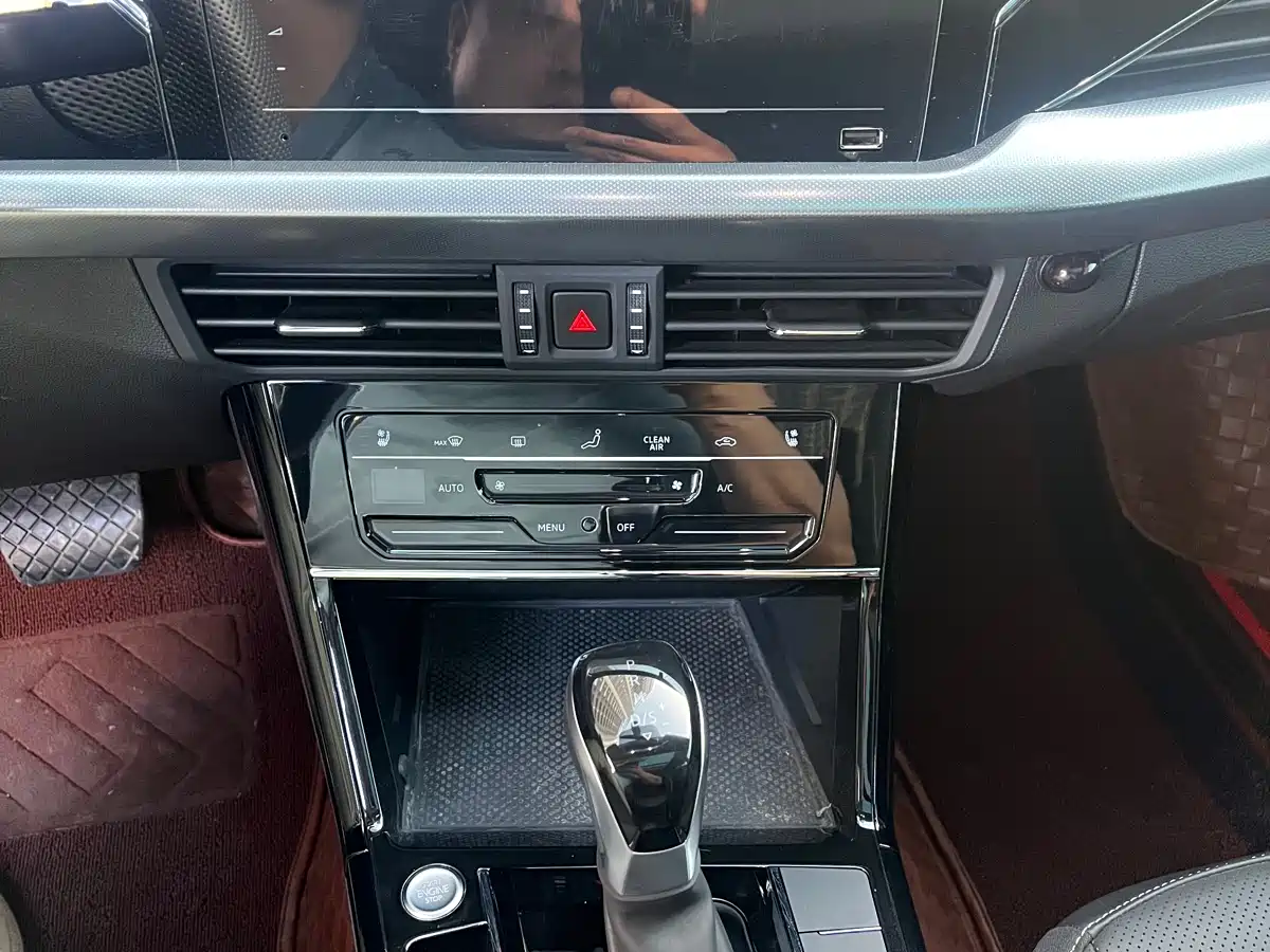 Volkswagen Passat 2024 380TSI Elite Edition фото 12