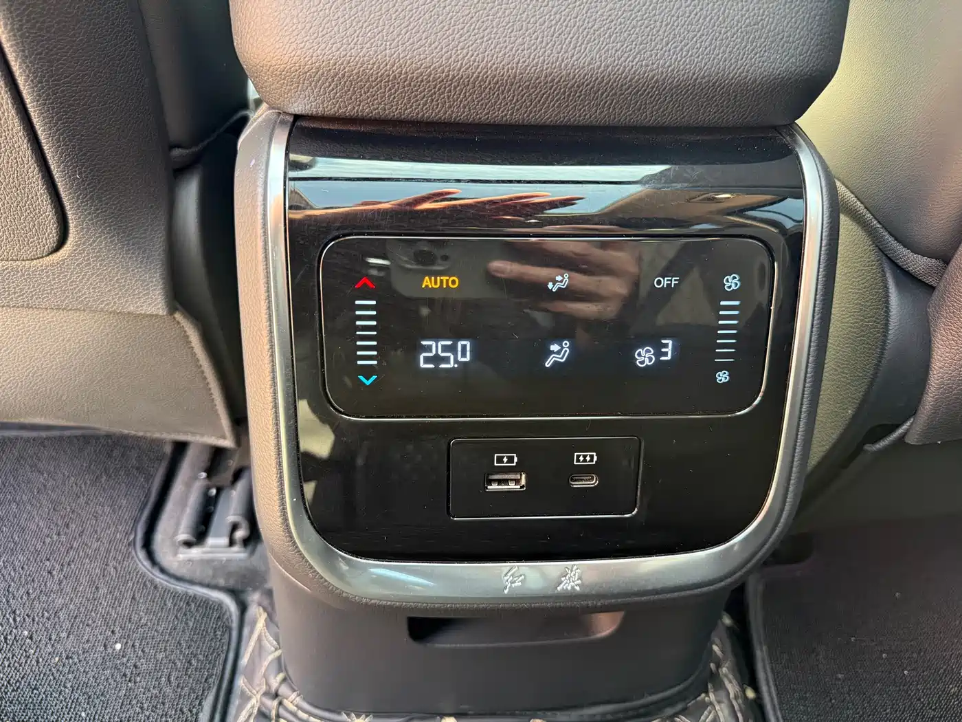 Hongqi HS7 PHEV 2024 2.0T PHEV 4WD Flagship Edition 6-seater фото 15