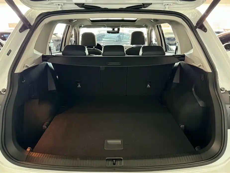 Volkswagen Tiguan L 2024 330TSI Automatic 2WD R-Line Premium Enjoyment Edition фото 12
