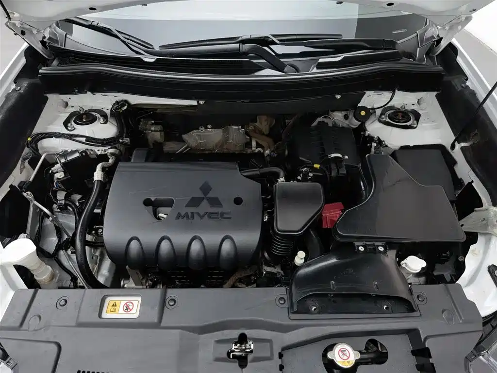 Mitsubishi Outlander 2021 2.4L 4WD Yaodong Edition 5-seater фото 6