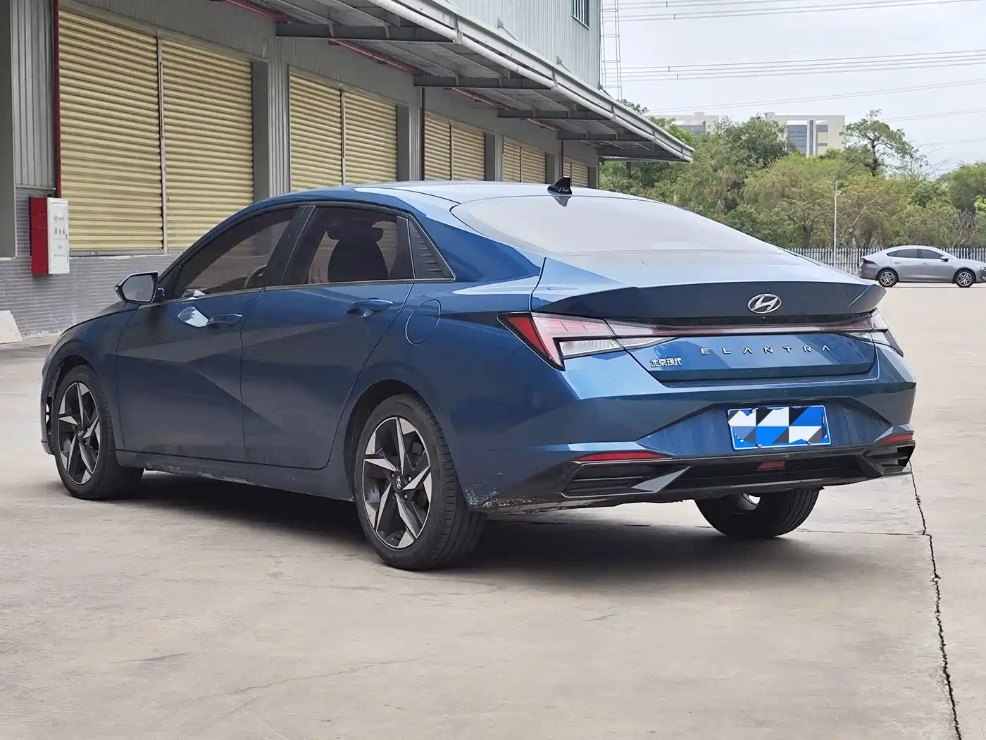 Hyundai Elantra 2021 1.5L CVT LUX Premium Edition фото 6