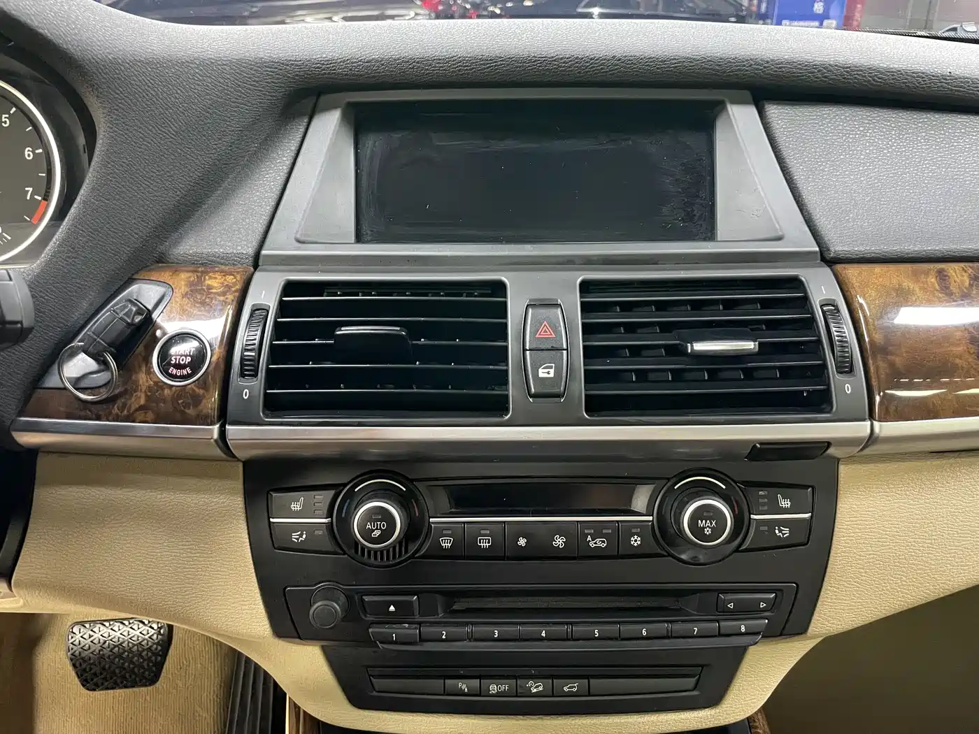 BMW X5 (Import) 2011 xDrive35i Leading Edition фото 16