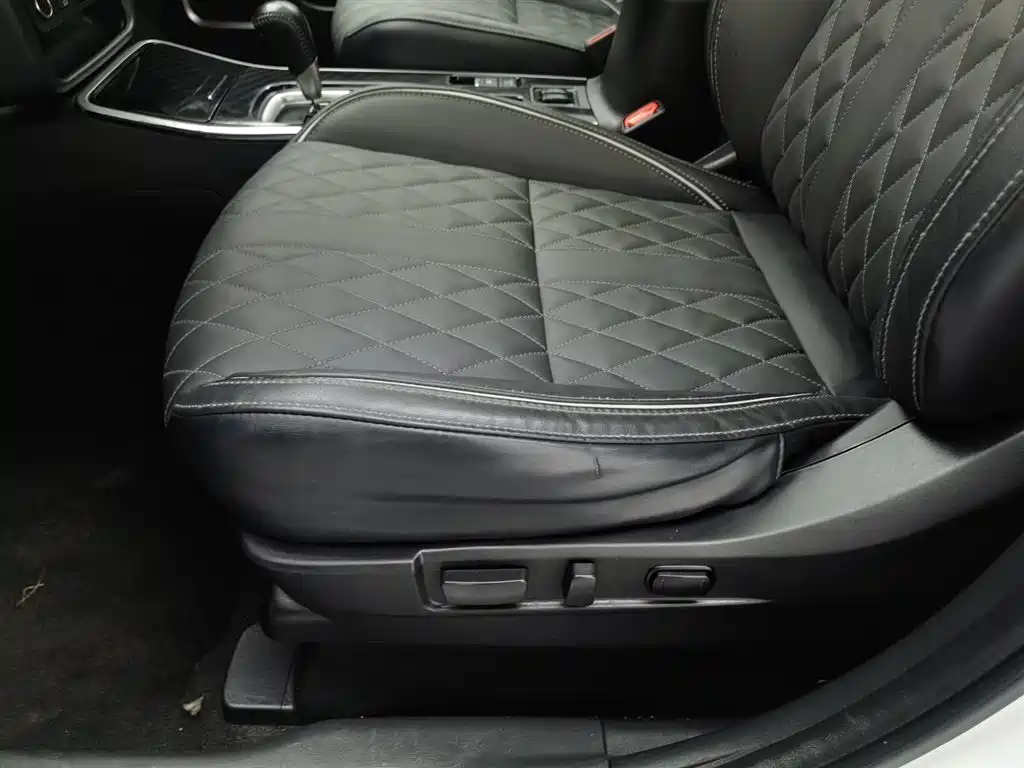Mitsubishi Outlander 2021 2.4L 4WD Yaodong Edition 5-seater фото 20