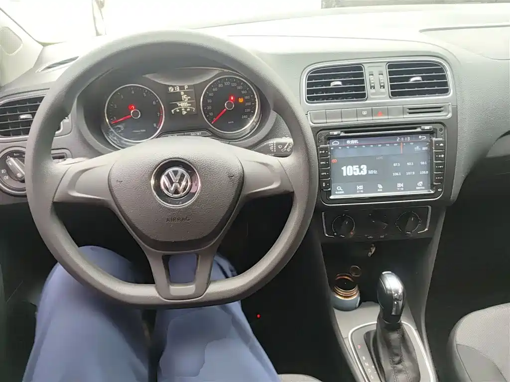 Volkswagen Polo 2014 1.6L Automatic Comfort Edition фото 10