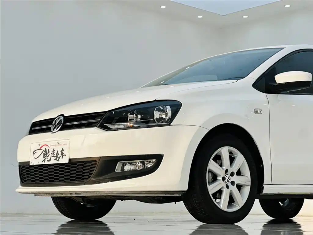Volkswagen Polo 2013 1.6L Automatic Comfort Edition фото 8