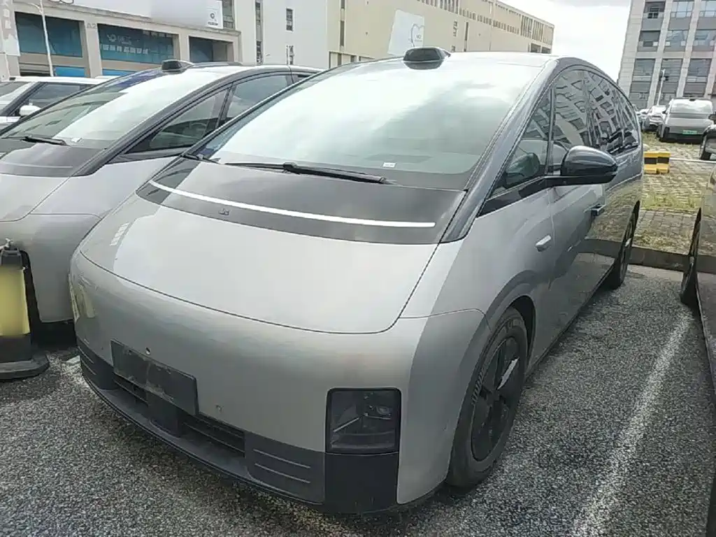 Фото 2 - Li Auto MEGA
