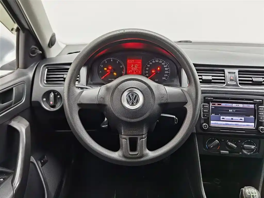 Volkswagen Santana 2015 1.4L Manual Trend Edition фото 11