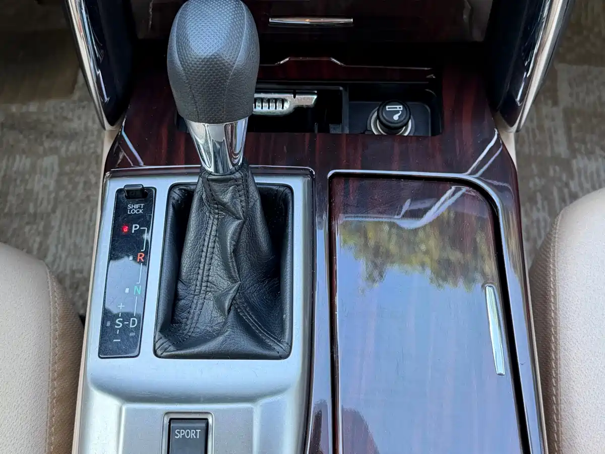 Toyota Reiz 2008 2.5S Special Navigation Edition фото 12