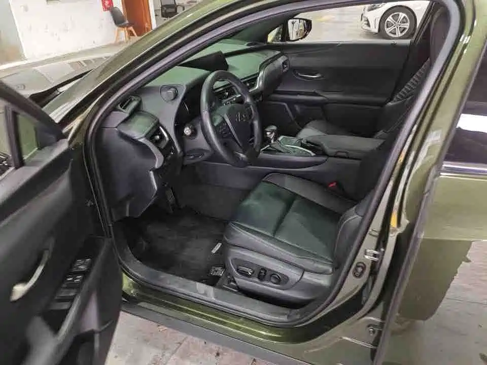 Photo 7 - Lexus UX